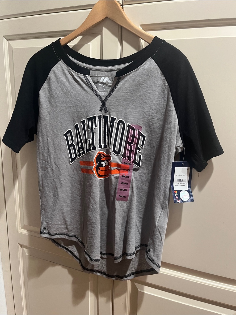 Majestic Grey and Black Baltimore Orioles Raglan Tee with Mascot Graphic